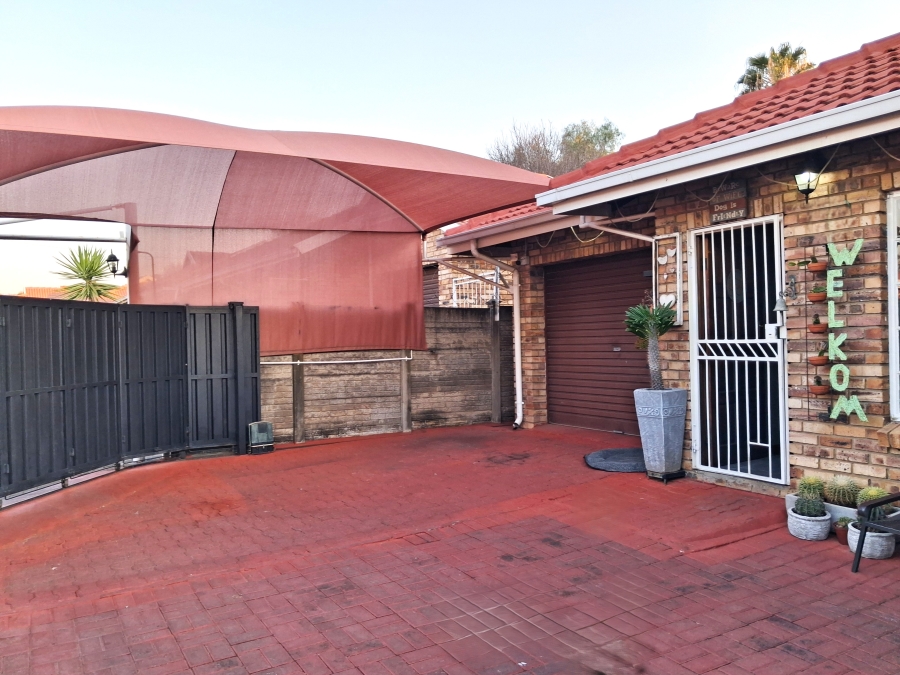 3 Bedroom Property for Sale in Protea Park North West